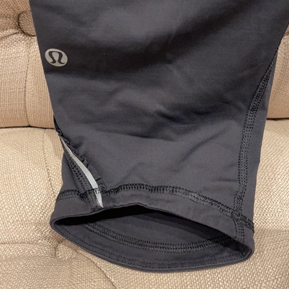 B: 𝅺Lululemon Sz 6 Run Fast and Free Crop Leggings Black Teal ruffle accent - Picture 3 of 9
